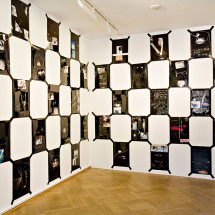 Clunie Reid Out There, Not Us, 2009 Installation, verschiedene Materialien Courtesy die Künstlerin in MOT International, London