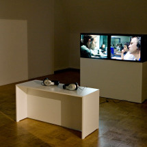 Johannes Maier The Interpreters, 2009 Zweikanalvideo, Ton, Farbe, 21:50 Min. Courtesy der Künstler