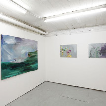 Ausstellungsansicht Galerie Oel-Früh, Untergeschoss. Egle Otto, Bild 5 aus der Serie: Irgendwo hier ist der Schatz meines Großvaters vergraben, 2010, Öl auf Leinwand, 110x140cm Egle Otto, Bild 2 aus der Serie: Überall wo nichts auf dem Blatt steht, soll Sie lesen, dass ich Sie liebe, 2010, Öl auf Leinwand, 50x70cm Egle Otto, Bild 7 aus der Serie: Überall wo nichts auf dem Blatt steht, soll Sie lesen, dass ich Sie liebe, 2010, Öl auf Leinwand, 50x70cm Foto: Halo Heye. Courtesy die Künstlerinnen und Wiebke Gronemeyer
